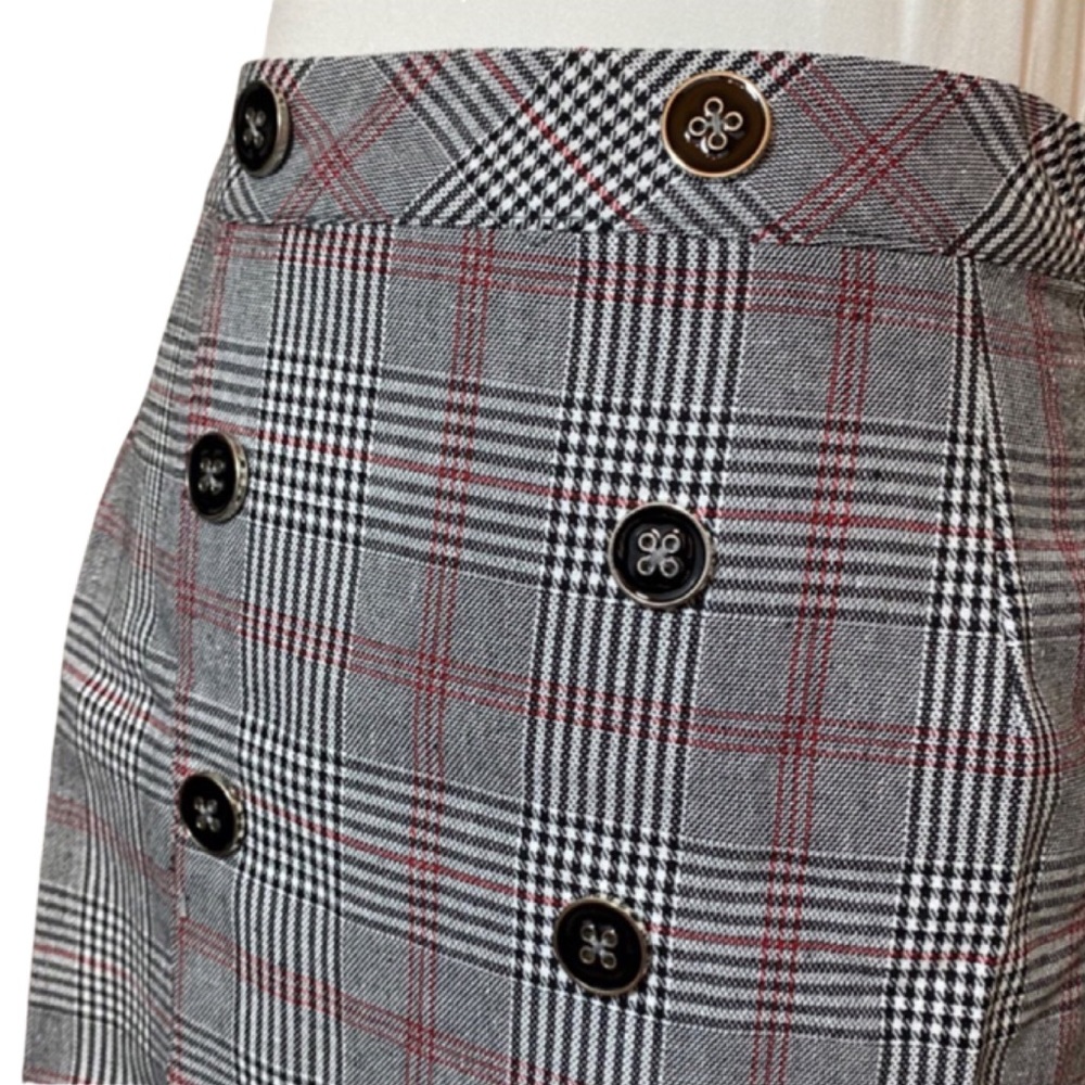 Chic Plaid Mini Bodycon Pencil Skirt with Buttons - Picture 10 of 16